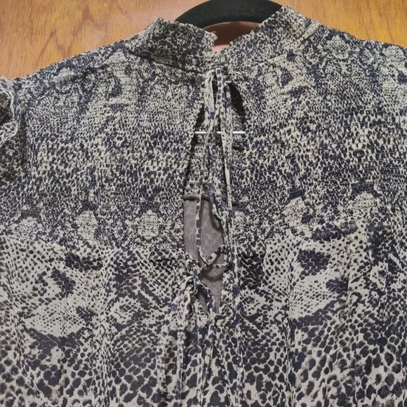 Free People Snake Combo Roma MOCK NECK Blouse Tie‎ neck Size Small - Picture 4 of 13